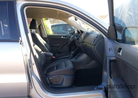 2017 Volkswagen Tiguan 2.0T/2.0T S z USA, uszkodzony, nr VIN WVGAV7AX9HK027199